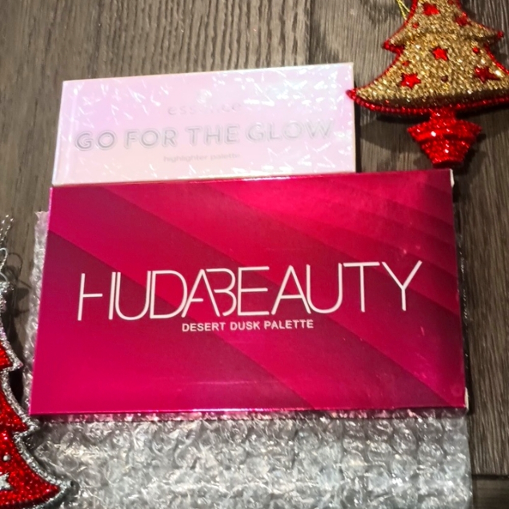 Huda dusk palette and glow cheek palette. Great stocking stuffers.